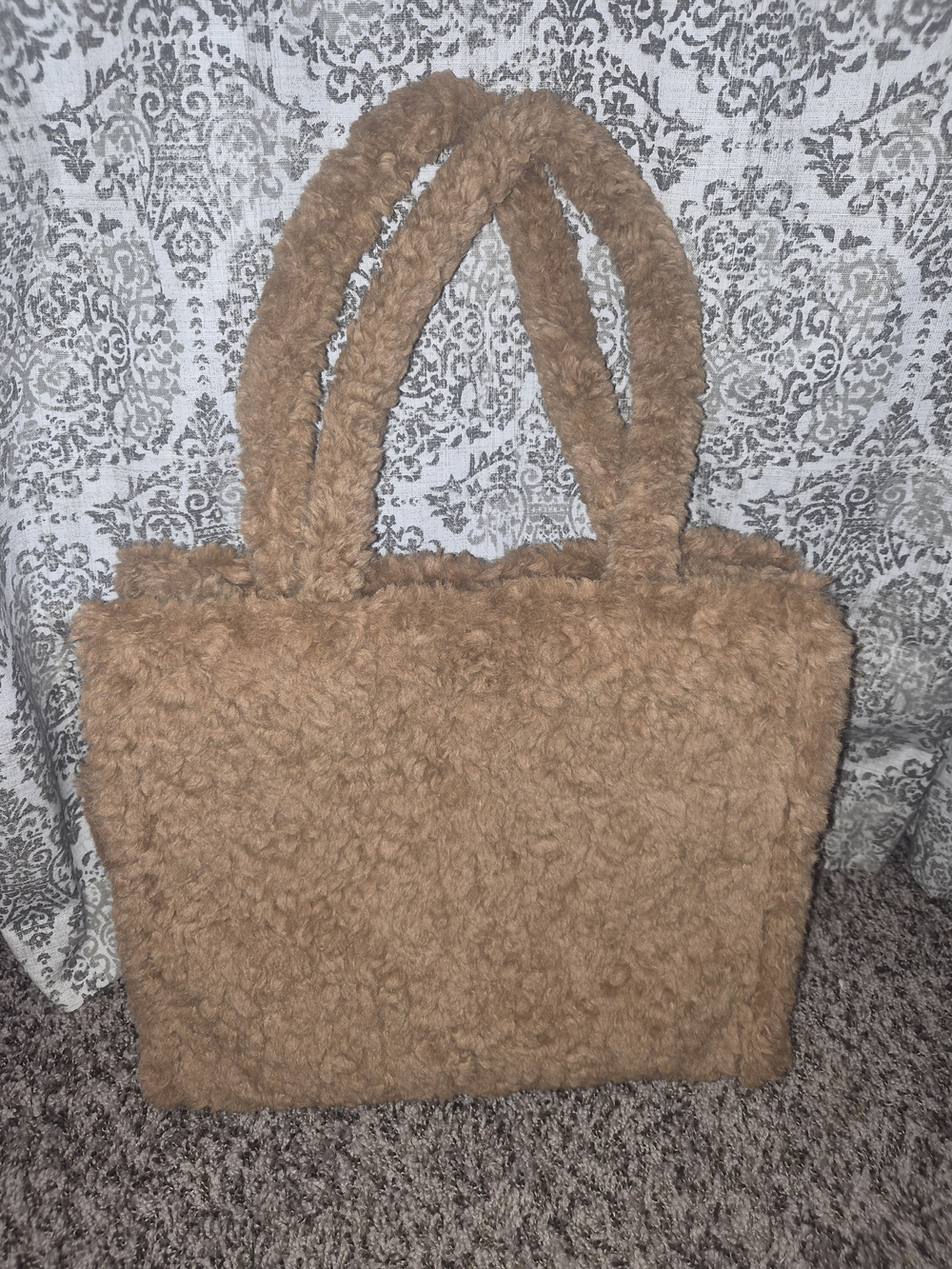 Cozy Teddy Faux-Shearling Tote Bag in Camel